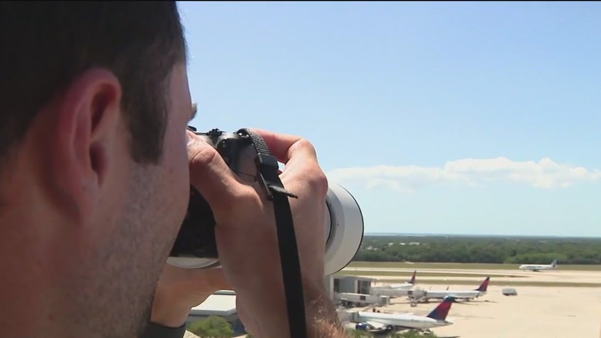Aviation enthusiasts take up 'plane spotting'